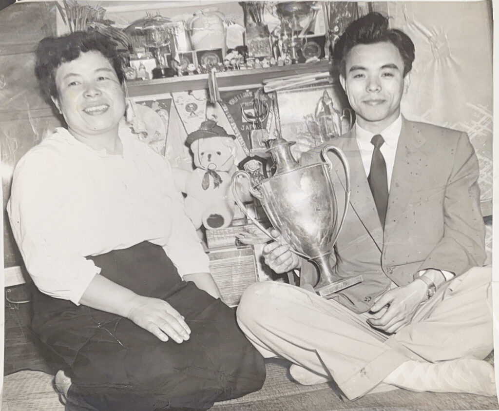 荻村伊智朗と母美千枝